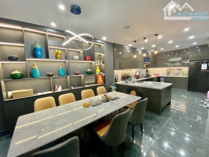 CHO THUÊ NHÀ MẶT PHỐ LÂM HẠ LONG BIÊN THANG MÁY FULL NỘI THẤT 95M 7 TẦNG