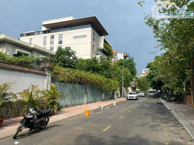 Biệt Thự 6 lầu đường Tô Hiến Thành ,Quận 10 (9x18m) Giá:25 Tỷ