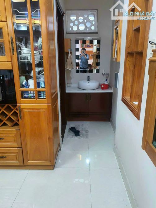 Bán biệt thự toàn gỗ quý KDC 6B- 250M-2- 3 lầu có hầm - 6PN- 8WC đường phạm hùng nói dày - 10