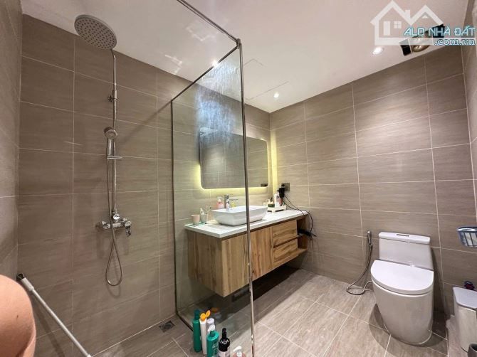 Bán Nhà Lê Lợi Ô Tô Vào Nhà Ngõ Rộng Đẹp - 10