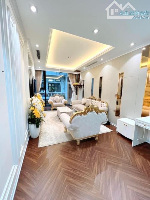 PHÂN LÔ TRẦN QUỐC HOÀN, ĐH NGOẠI NGỮ OTO TRÁNH NGÕ THÔNG KINH DOANH, 40m, 4 Tầng, 16 Tỷ - 1