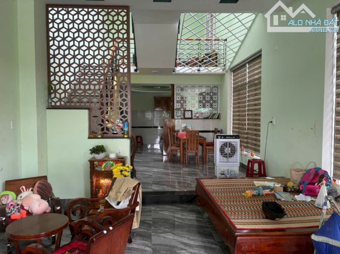 Bán nhà 4 tầng 5x18m mặt tiền Tô Hiến Thành, thành phố Quảng Ngãi - 1