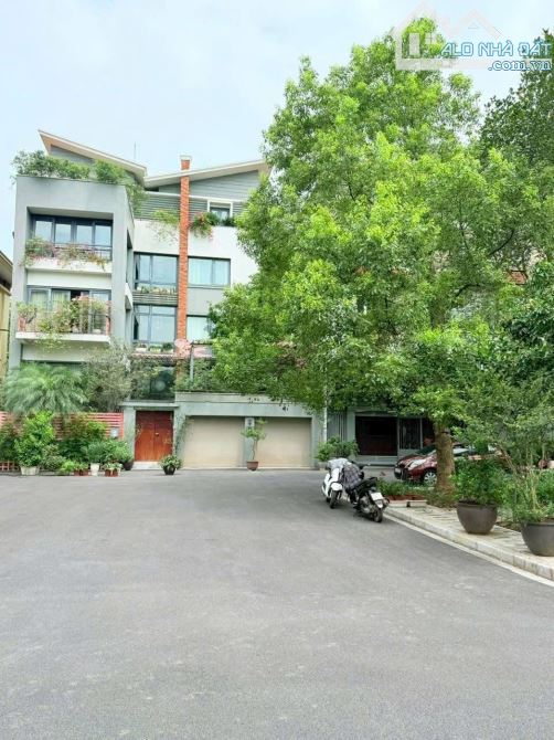 Bán Cực Gấp! Biệt Thự D3 Vườn Đào 300M, Chỉ Hơn 100 Tỷ - VIP Nhất Khu - 1