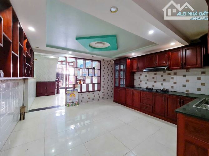 Bán Nhà Trệt Lững + 2 Lầu Hẻm 180 CMT8 - Bình Thủy - 1