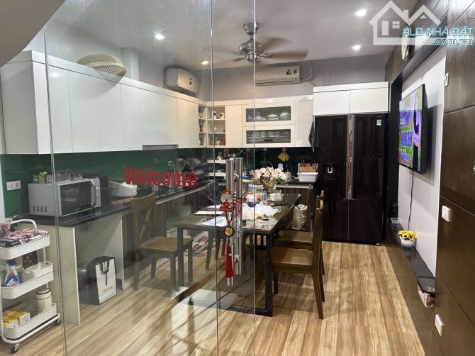 NHÀ 5 TẦNG NỘI THẤT XỊN ĐẸP - OTO ĐỖ CỬA- CÁCH INTRACOM 50M- VIEW CẦU NHẬT TÂN - 1