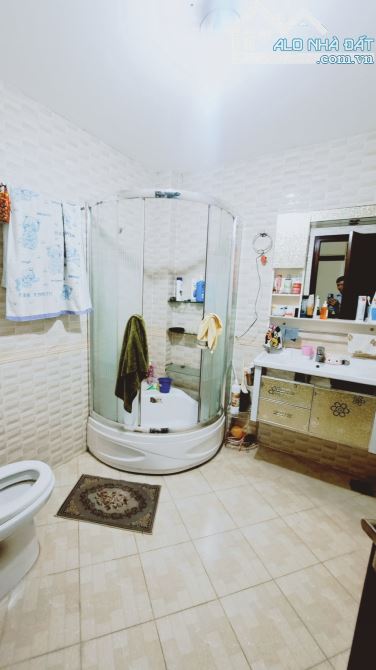 🏡BIỆT THỰ TÔN ĐẢN - Q4 SÁT Q1 – 150M2 CÓ 102 – NGANG GẦN 18M – 9PN – SÂN VƯỜN – NHỈNH 11Đ - 1