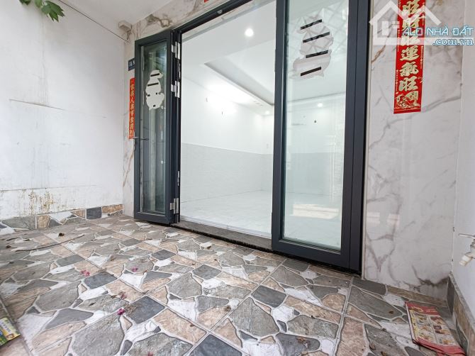 Bán Nhà 1 Trệt 2 Lầu + Sân Thượng Hẻm 34 Nguyễn Trãi - 1