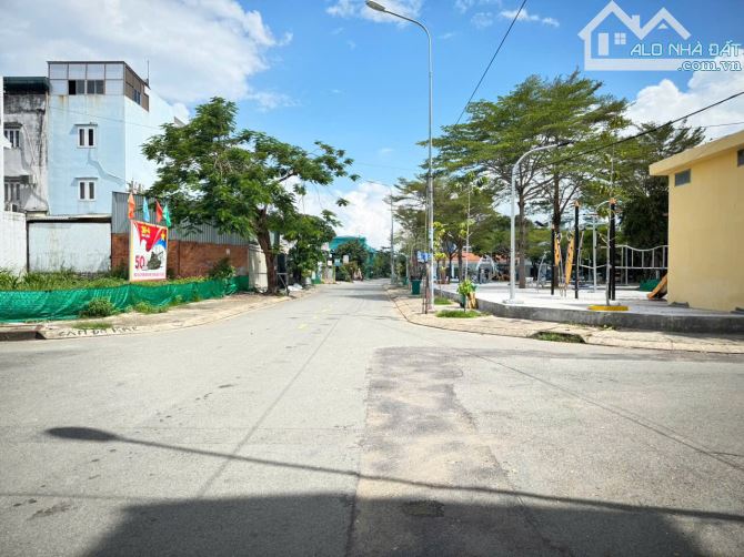 Bán Đất Biệt Thự Gốc 2MT  KDC Gia Hoà - 11.6m x 18m - 196.3m3- Đối Diện Công Viên - 1