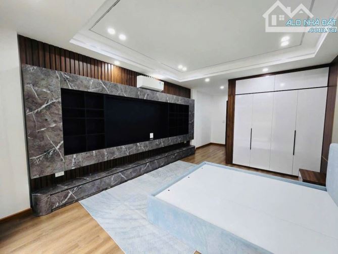 NHÀ ĐẸP 5 TẦNG FULL NỘI THẤT, Ô TÔ ĐỖ GẦN PHỐ NGỌC LÂM GIẢ RẺ - 1