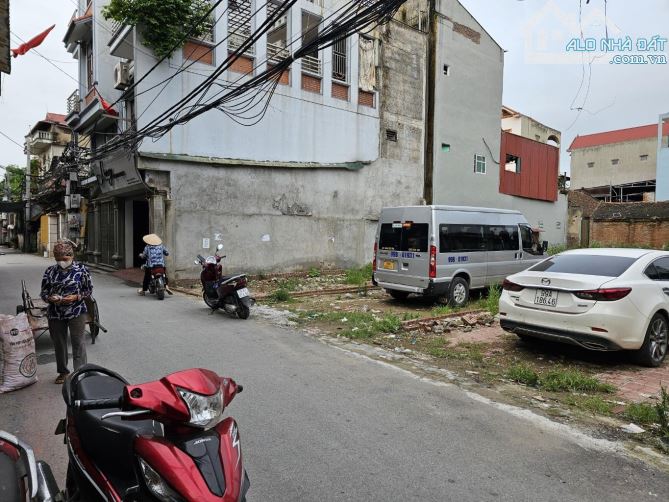 Sát vách Đông Anh, hơn 3 tỷ, ô tô ngủ trong đất, đường thông to chà bá - 1