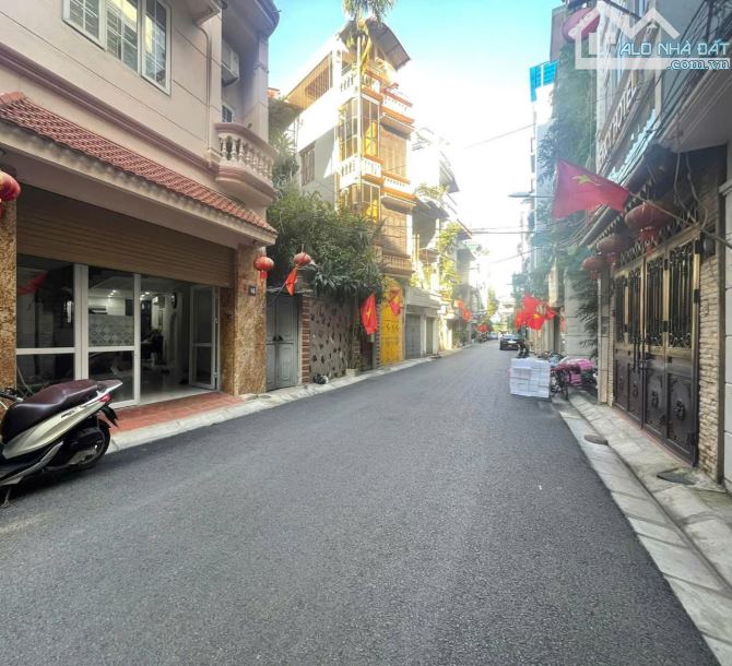 10,9 tỷ Minh Khai, Lạc Trung 40m2, 5 tầng trước nhà ô tô tải tránh - 1