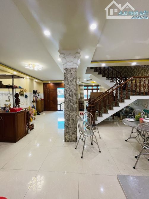 Biệt thự An Dương Vương P.16 Q8 (8x13) 5 tầng, có hầm