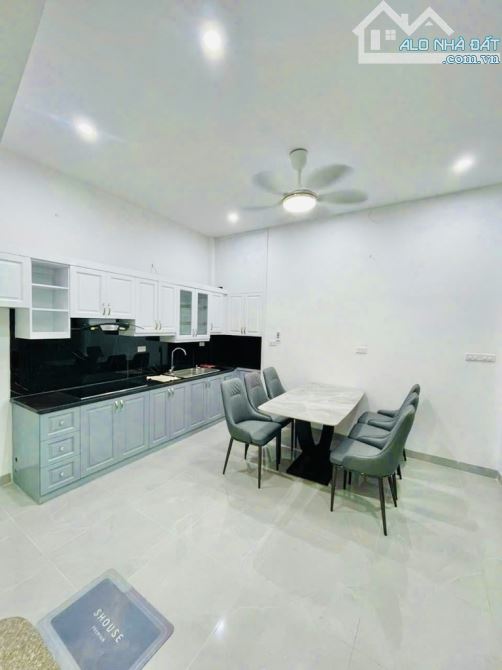 5.89 tỷ sở hữu nhà phố Lê Thanh Nghị 28m2, nhà đẹp khu phố an ninh dân trí cao, giá tốt mặ - 1