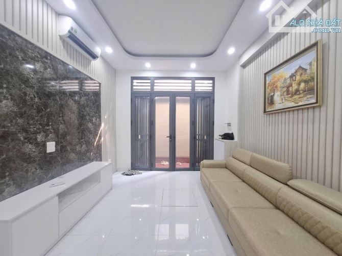 Nhà 5 tầng mới koong Giang Biên, full nội thất, ô tô cách 10m, 30m, MT 3.7m, nhỉnh 5 tỷ - 1