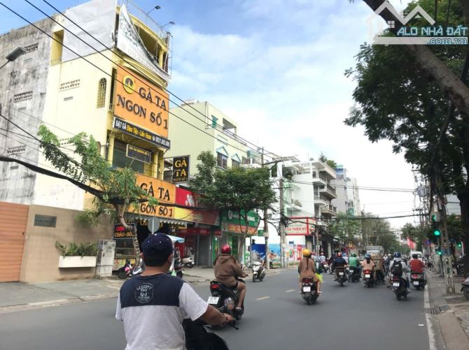 Cần xoay vòng vốn bán rẻ nhà mặt tiền Trương Công Định - Trường Chinh, DTCN: 348 m2 - 1
