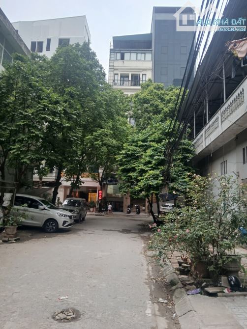 Bán gấp! Yên Xá, Thanh Trì 120m2, MT 6m, ô tô tránh, vỉa hè, xây tòa 10 tầng, nhỉnh 29 tỷ