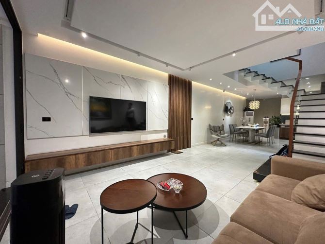 Bán Nhà Lê Lợi Ô Tô Vào Nhà Ngõ Rộng Đẹp - 1
