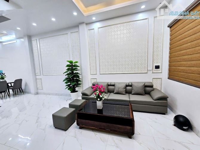 BÁN NHÀ PHÂN LÔ PHỐ TRẦN QUỐC HOÀN CẦU GIẤY 42 TỶ DT 100M MT 8.5M 5T VỈA HÈ  Ô TÔ TRÁNH KI - 1