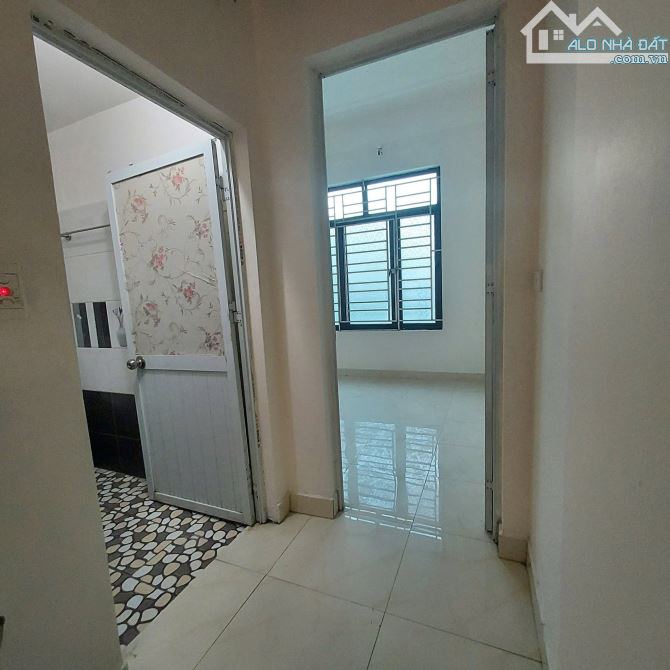 Bán nhà 2 tầng ngõ Vũ Hựu gần hồ sượt - 1