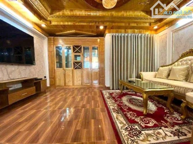 Giảm còn 8 tỷ, 3 Tầng, mặt tiền lớn  9m- Bình Trưng, Thue Đức - 1