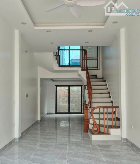 Bán nhà thôn 1,  Đông Mỹ, Thanh Trì, ô tô đỗ cửa, vào nhà 53m2 x 5 tầng, giá 5,9 tỷ - 1