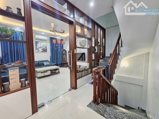 BÁN NHÀ CẦU GIẤY, Ô TÔ 7 CHỖ VÀO NHÀ, 40M x 6T, MT 5M, LÔ GÓC 2 BÊN CỬA SỔ - 1