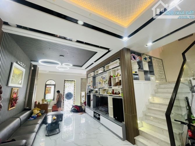 Bán Biệt Thự Góc, 81m2, KDC GREEN REVERSIDE, 4 tầng, Giá chỉ 9.9 tỷ - 1