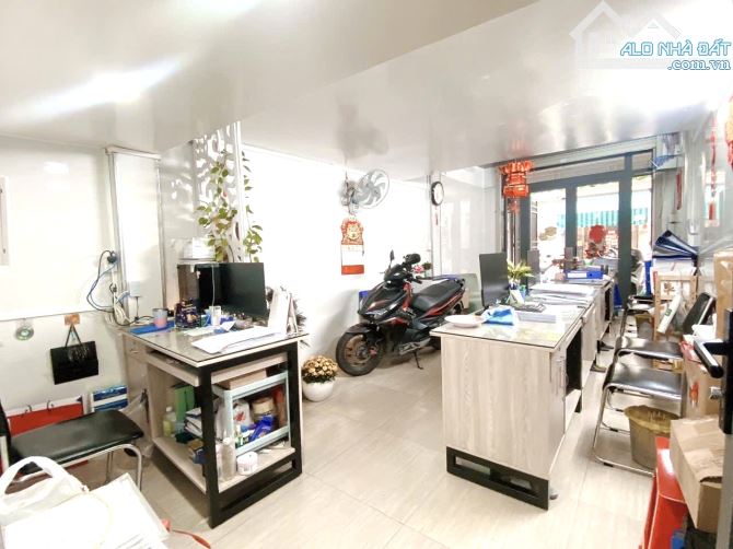 Bán nhà hai mặt phố quận 11 - Nở hậu cực đẹp - 5 tầng tiện ở và kinh doanh 9,3 tỷ - 1