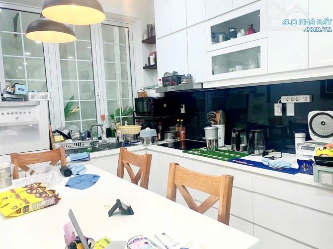 Bán nhà sổ riêng, giáp q1, thuận tiện đi chuyển - 1