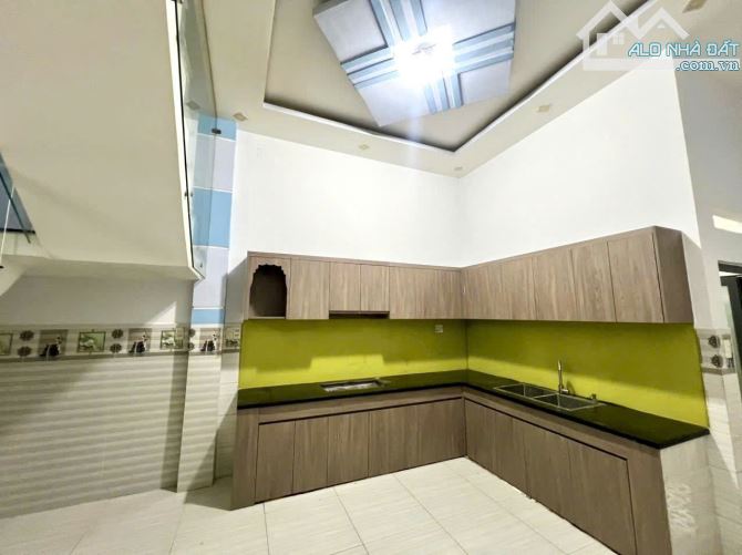 Bình Tân, Mặt tiền kinh doanh. Nhà 4 tầng 72m2, gíá rẻ - 1