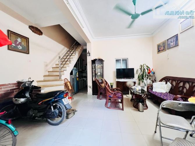 Siêu Phẩm! Bán Nhà Trần Cung - Ngõ Thông-Gần Phố-2 Thoáng-64M2 - 3 Tầng- Mt5.5 m - 10.9 Tỷ - 1