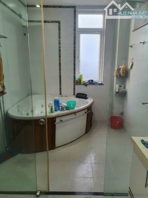 Bán biệt thự toàn gỗ quý KDC 6B- 250M-2- 3 lầu có hầm - 6PN- 8WC đường phạm hùng nói dày - 12