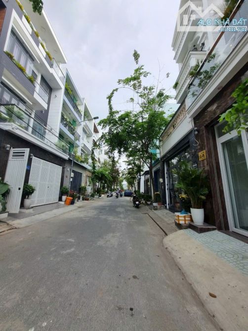 Bán nhà phố cao cấp khu Anh Tuần Huỳnh Tấn Phát, Nhà Bè, DT 5 x16m, 3 lầu,ST. Giá 8,5 tỷ - 12