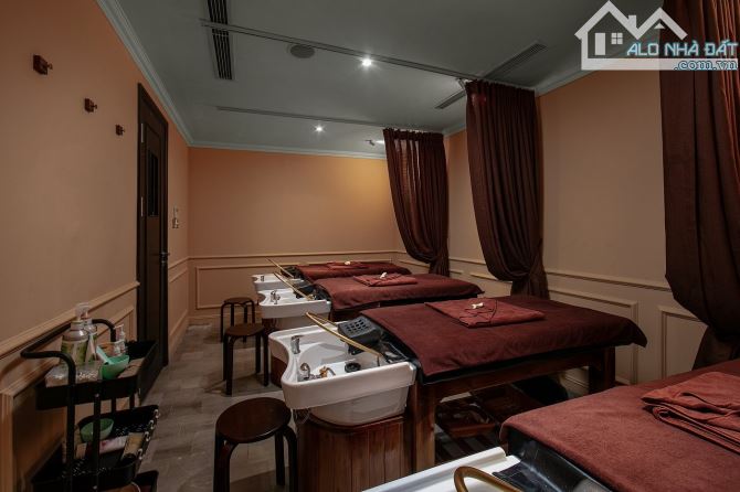 Bán khách sạn mặt phố Hàng Bông, phố Cổ, 4 sao; 355m2, 12 tầng, mặt tiền 9.5m, 320 tỷ