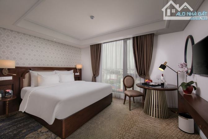 Bán khách sạn mặt phố Hàng Bông, phố Cổ, 4 sao; 355m2, 12 tầng, mặt tiền 9.5m, 320 tỷ