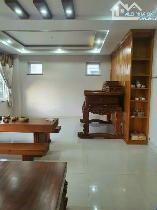 Bán biệt thự toàn gỗ quý KDC 6B- 250M-2- 3 lầu có hầm - 6PN- 8WC đường phạm hùng nói dày - 17