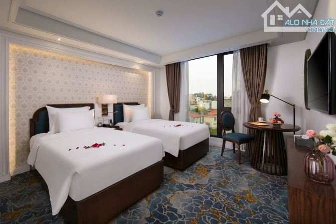 Bán khách sạn mặt phố Hàng Bông, phố Cổ, 4 sao; 355m2, 12 tầng, mặt tiền 9.5m, 320 tỷ