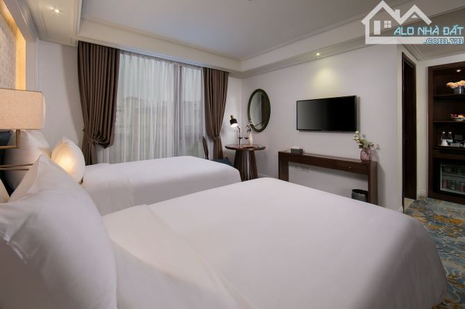 Bán khách sạn mặt phố Hàng Bông, phố Cổ, 4 sao; 355m2, 12 tầng, mặt tiền 9.5m, 320 tỷ