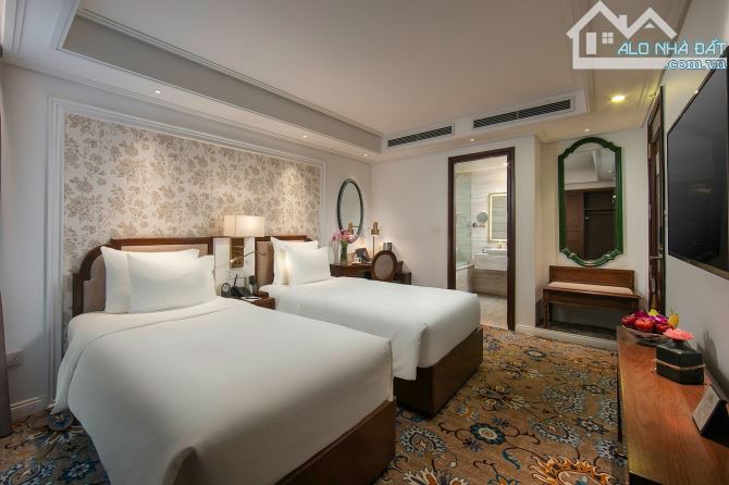 Bán khách sạn mặt phố Hàng Bông, phố Cổ, 4 sao; 355m2, 12 tầng, mặt tiền 9.5m, 320 tỷ