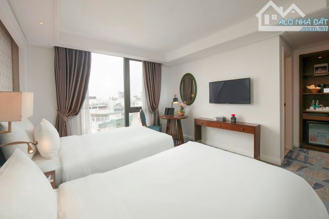 Bán khách sạn mặt phố Hàng Bông, phố Cổ, 4 sao; 355m2, 12 tầng, mặt tiền 9.5m, 320 tỷ