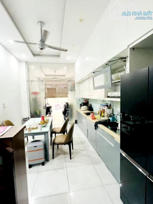 ⚜️ PHÂN LÔ Ô TÔ VỈA HÈ NGUYÊN HỒNG, ĐỐNG ĐA, 50M2 5T MT 4M CHỈ 25 TỶ ⚜️ - 2