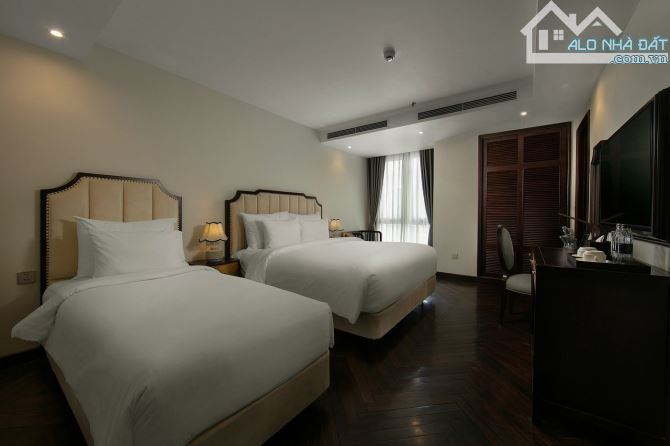 Cần bán khách sạn 4 sao mặt phố Hàng Bè - 300m2 - MT 9m - 80 phòng - 324 tỷ, DT 3 tỷ/tháng - 21
