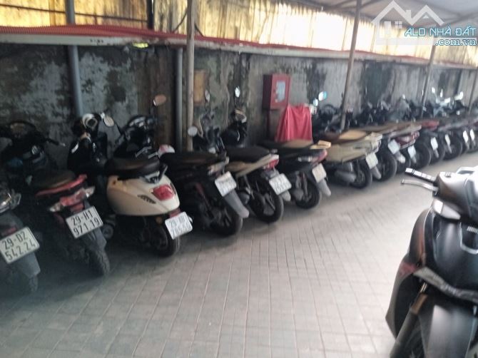 Bán tòa nhà văn phòng VIP KCN Vĩnh Hoàng - Mặt phố Tân Mai DT 1250m2, MT 30m, Giá 158 tỷ