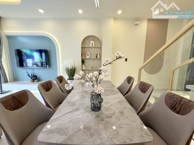 NHÀ NỞ HẬU NHẸ 44M² PHÚ NHUẬN - SCANDINAVIAN - 4 PN, 4 WC 7.9 Tỷ VNĐ (TL) Căn nhà 44m² (4x - 2