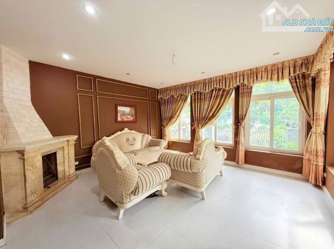 Bán Cực Gấp! Biệt Thự D3 Vườn Đào 300M, Chỉ Hơn 100 Tỷ - VIP Nhất Khu - 2