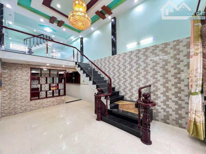 Bán Nhà Trệt Lững + 2 Lầu Hẻm 180 CMT8 - Bình Thủy - 2