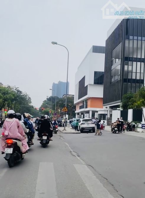 HIẾM! MẶT PHỐ TÔN THẤT TÙNG -MẶT TIỀN RỘNG-LÔ GÓC- XÂY TOÀ VĂN PHÒNG - PHÒNG KHÁM-KD ĐỈNH- - 2