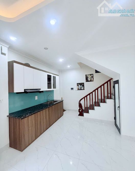 Nhà mới tinh Full nội thất, 5T, dt 35m², ôtô đỗ cách 10m, ra trục chính Yên Bình ôtô tránh - 2