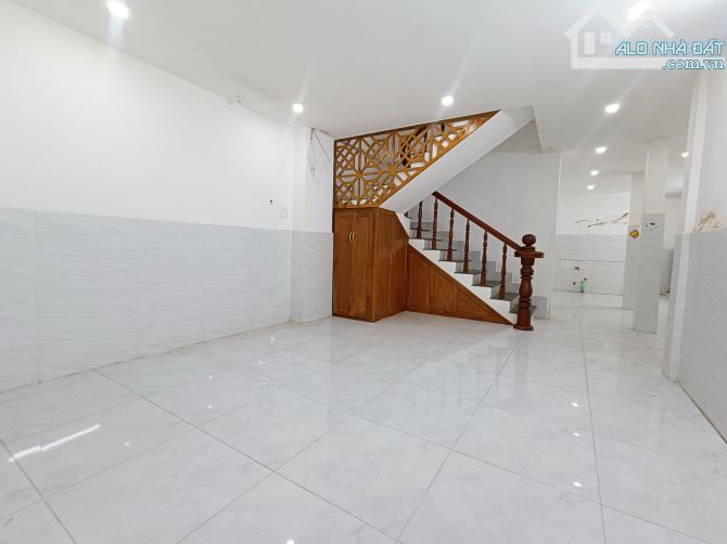 Bán Nhà 1 Trệt 2 Lầu + Sân Thượng Hẻm 34 Nguyễn Trãi - 2