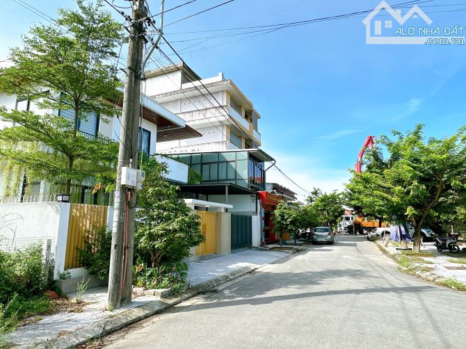 Bán đất 300m2 Khổ Biệt thự KQH Thủy Thanh, View công viên thoáng mát, cạnh trường FPT - 2